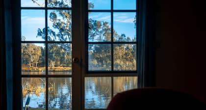 Acheron Valley Country Retreat Lakefront Rooms (LR)