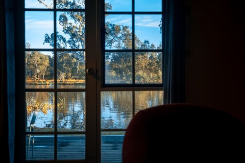 Acheron Valley Country  Retreat Lakefront Rooms (LR)