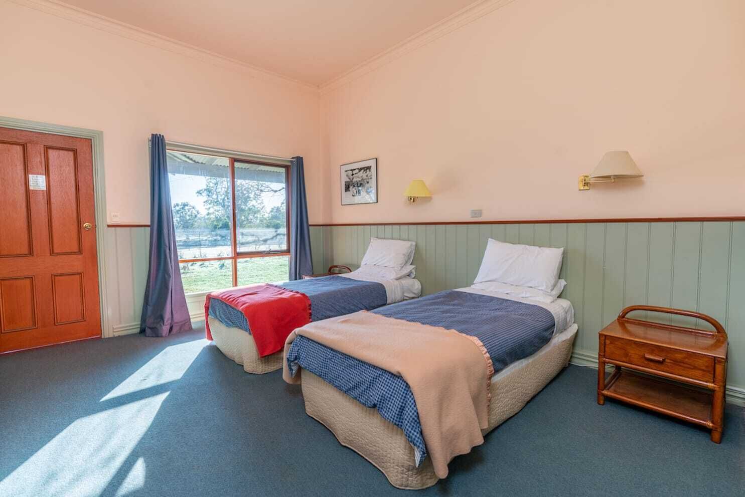 1 bedroom, desk, iron/ironing board, WiFi