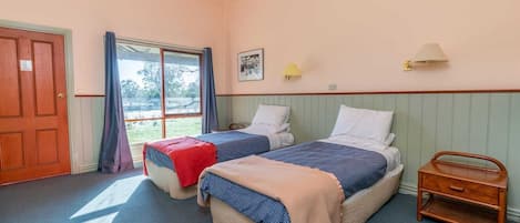1 bedroom, desk, iron/ironing board, WiFi