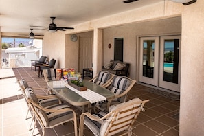 Outdoor dining - Tropical Heated Pool & Sunset Views Oasis (Lake Havasu City)