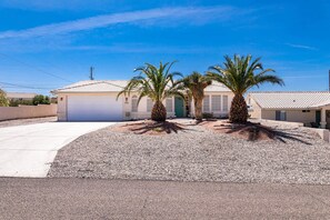 Exterior - Tropical Heated Pool & Sunset Views Oasis (Lake Havasu City)