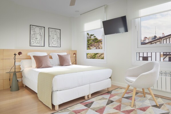 4 عدّة غرف نوم ومكواة/لوح كي وواي فاي مجانًا وملاءات أسرّة