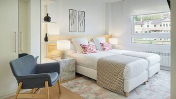 4 bedrooms, iron/ironing board, free WiFi, bed sheets