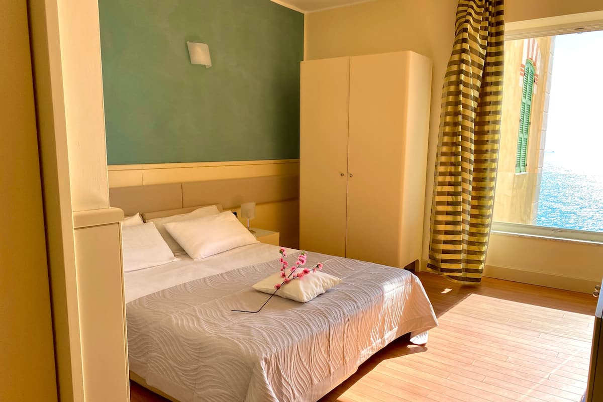 Down comforters, minibar, in-room safe, desk