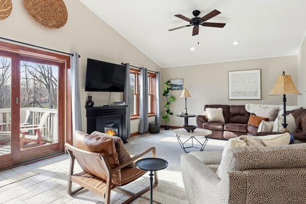 Smart TV, caminetto, lettore DVD, tavolo da calcetto