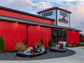 المنطقة المحيطة بالمنشأة