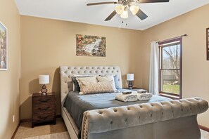 3 makuuhuonetta, silitysrauta/-lauta, ilmainen Wi-Fi, vuodevaatteet