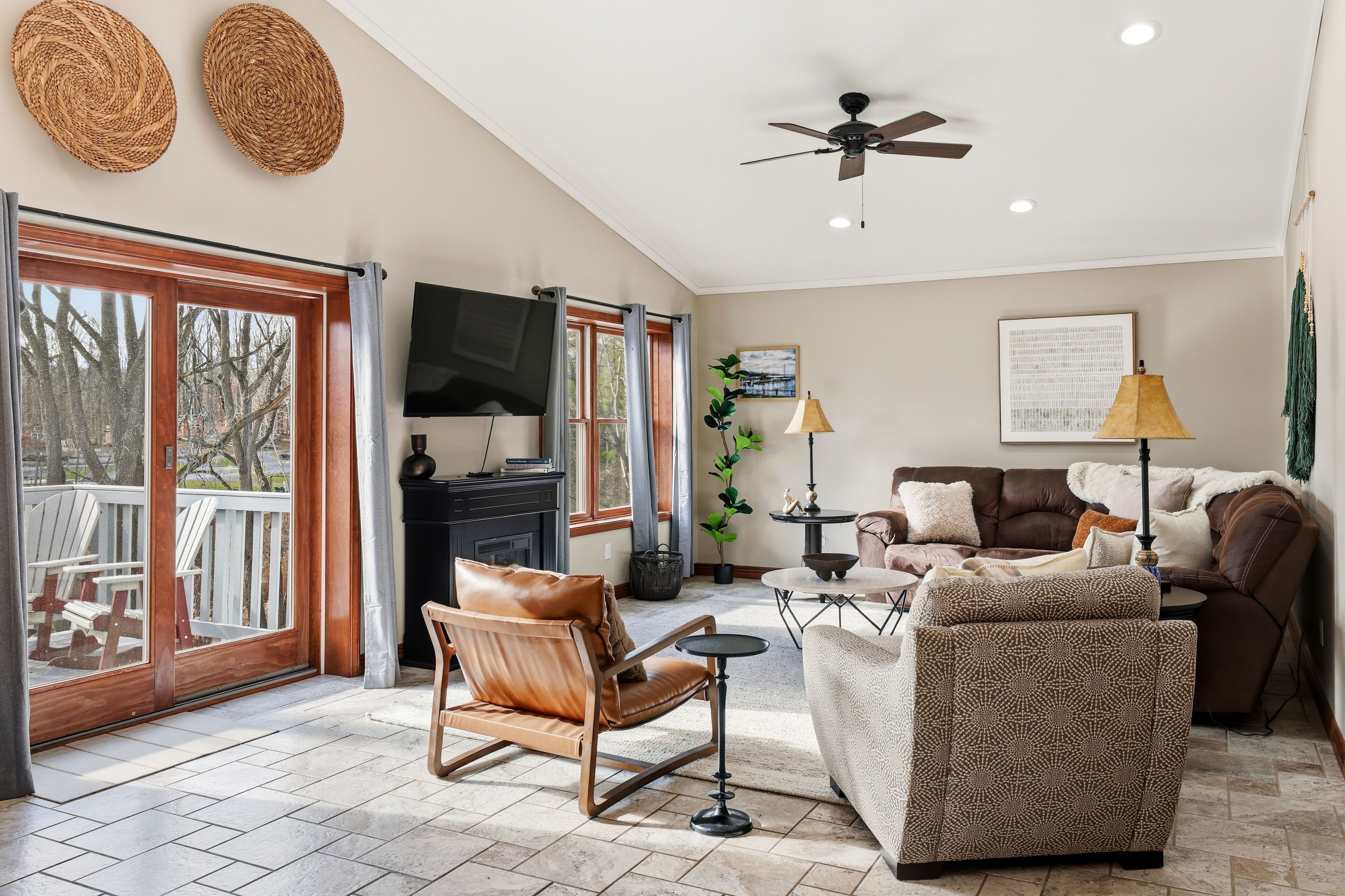 Smart-TV, Kamin, DVD-Player, Tischfußball