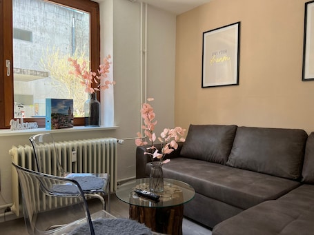 Apartment, Private Bathroom | Restaurant