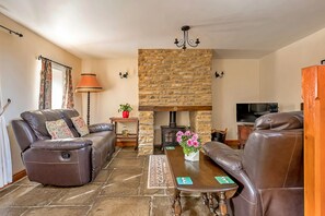 تلفزيون، مدفأة، مشغل دي في دي