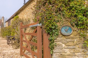 تفاصيل الفندق من الخارج