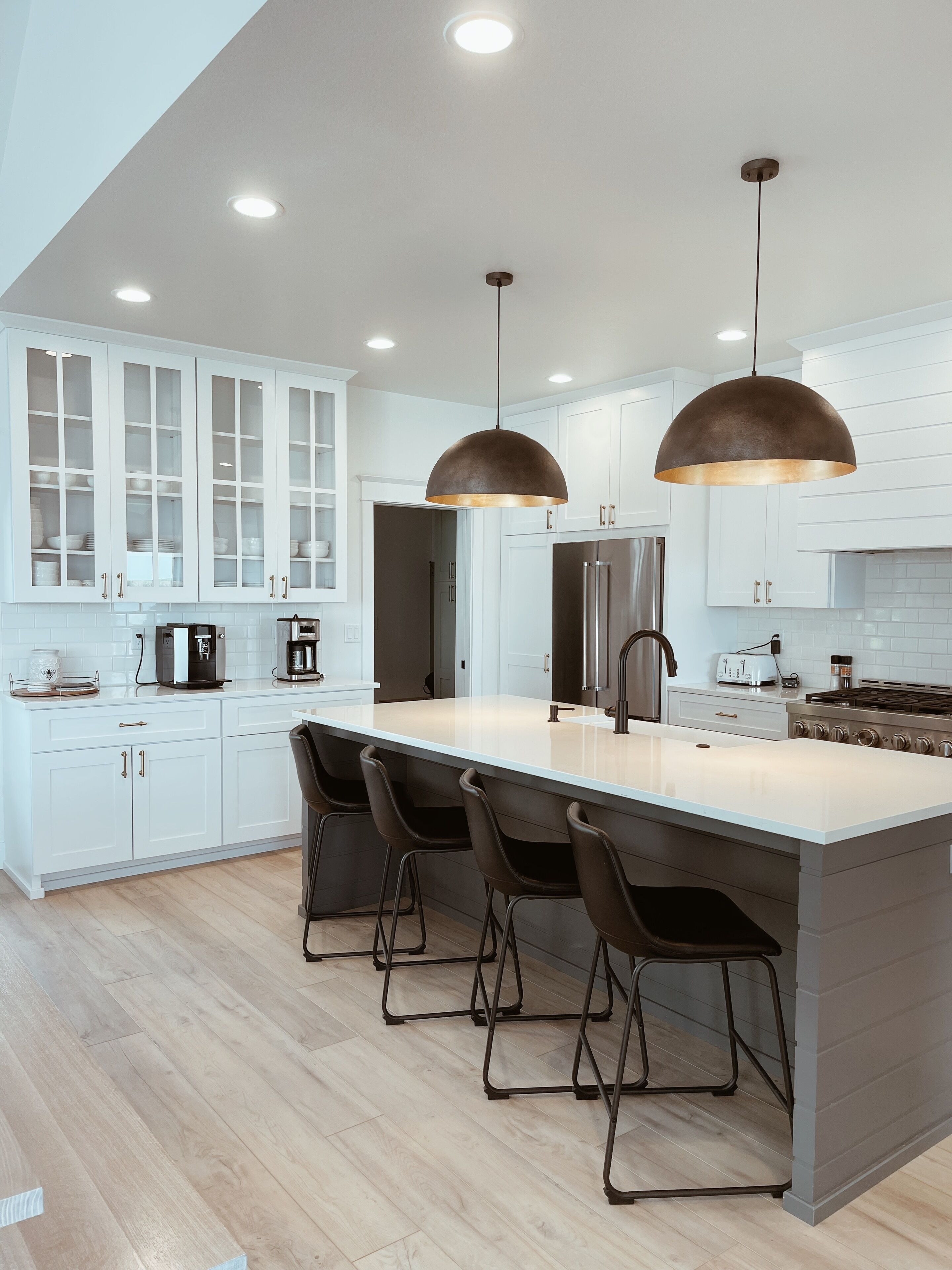 Cozy lake front home on Crystal Lake-Great for hosting!