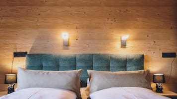 Signature Condo | 3 bedrooms, Egyptian cotton sheets, premium bedding, memory-foam beds