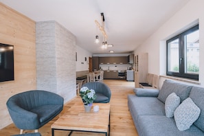 Bloc d'apartaments Deluxe | Sala d'estar | Televisor intel·ligent, Netflix, terres tèrmics i serveis de streaming 