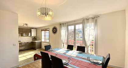 Village center, house, garden, walking distance to the beach, parking