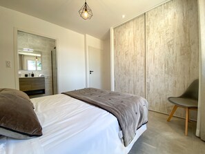3 chambres, fer et planche à repasser, lit parapluie, Wi-Fi gratuit