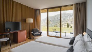 1 chambre, minibar, coffres-forts dans les chambres, bureau