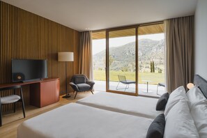 Room Deluxe Garden | 迷你吧、客房内保险箱、办公桌、遮光窗帘