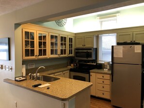 Frigorifero, forno, piano cottura, lavastoviglie