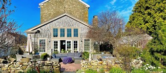 Relax by the sea! Bed & Breakfast room near Horseneck State Beach 