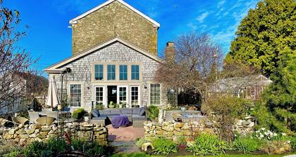 Relax by the sea! Bed & Breakfast room near Horseneck State Beach