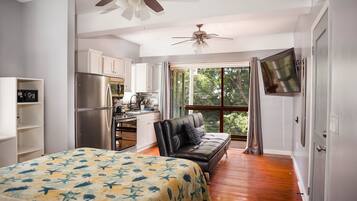 10 bedrooms, iron/ironing board, free WiFi, bed sheets