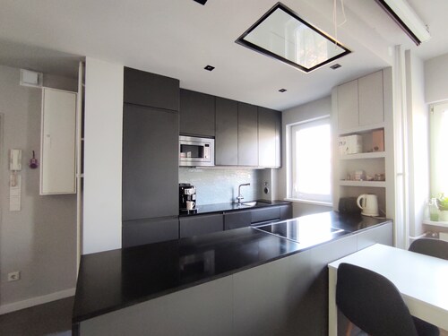 Recently refurbished flat, very well connected and close to Mauerpark