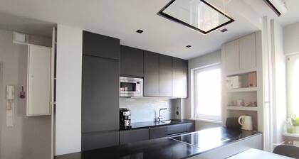 Recently refurbished flat, very well connected and close to Mauerpark