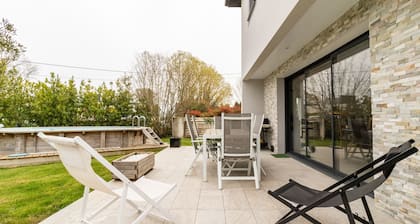 Les Arènes - Three Bedroom House, Sleeps 6