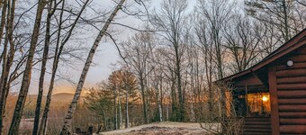 Cozy Updated Log Cabin with Mountain Views close to Monadnock