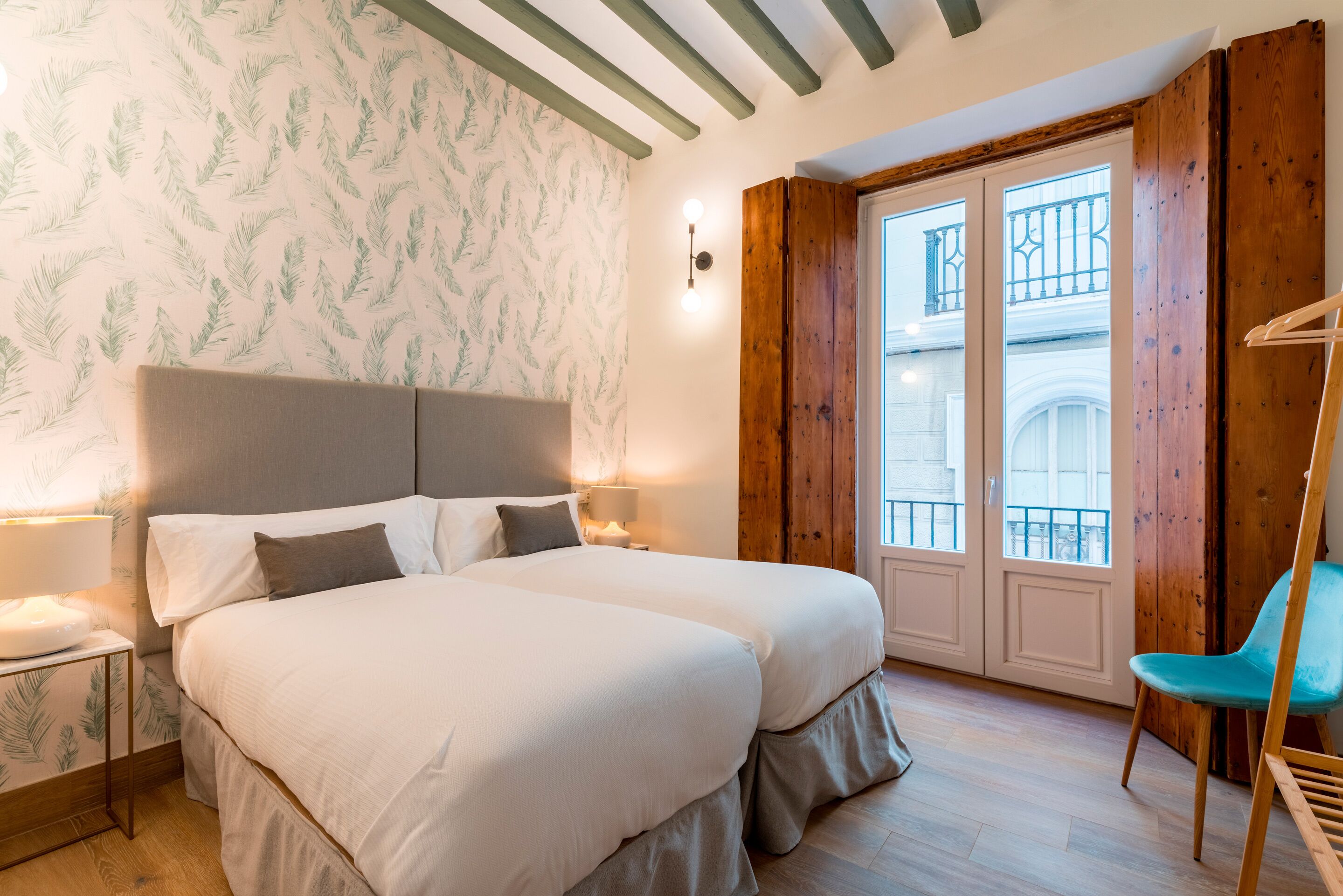 4 habitaciones, tabla de planchar con plancha, wifi y ropa de cama 