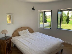 6 habitaciones, tabla de planchar con plancha y wifi gratis