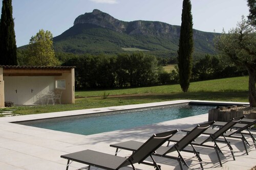 Magnificent stone Mas with swimming pool in the south of the Drôme