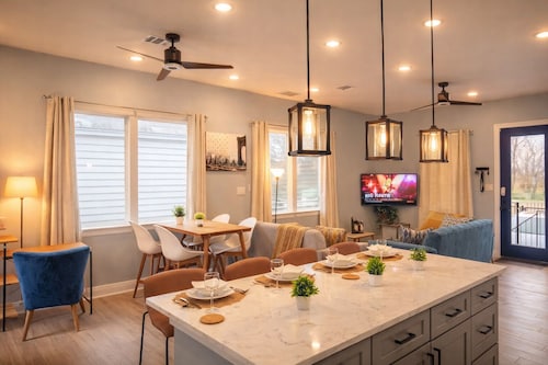 ❤️ ❤️ Downtown Adjacent Cozy Stay + Gated + Parking ❤️ ❤️