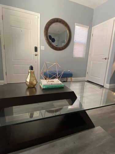 Entire cozy guest suite with private entry!