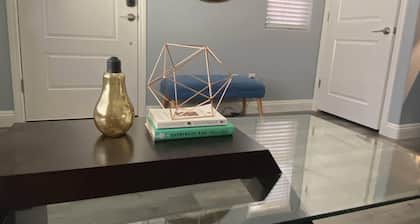 Entire cozy guest suite with private entry!