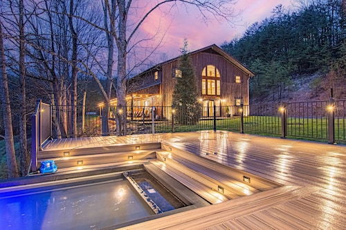 Smoky Mtn. Barndominium | Container Pool, Hot Tub + Game Room