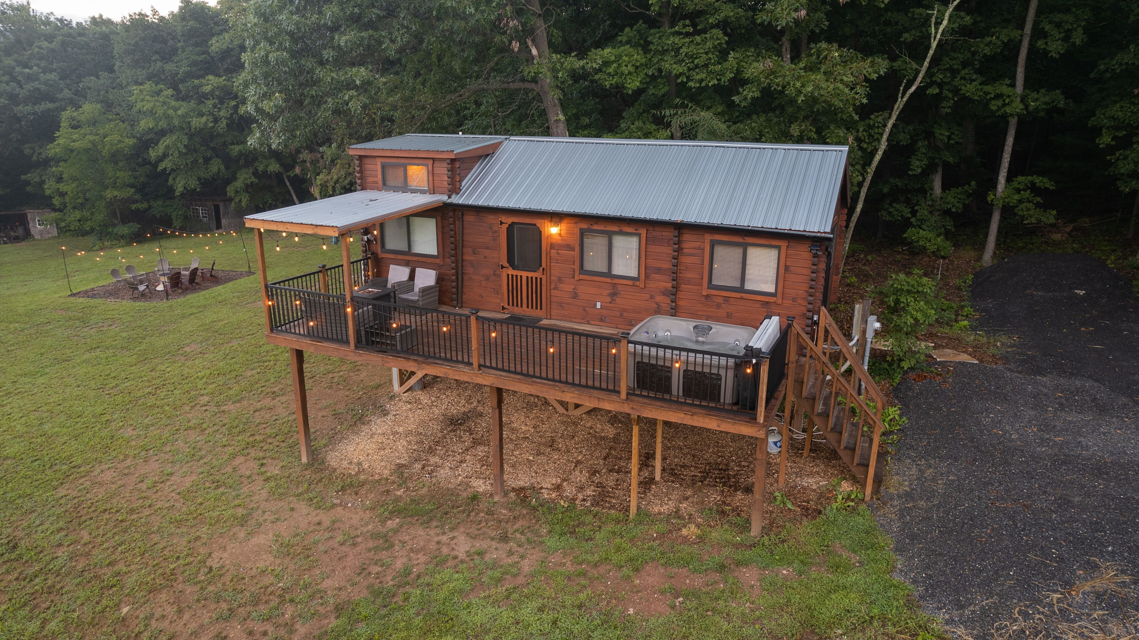 Remote Hideaway | Treehouse w/ HOT TUB, Views + Fire Pit!