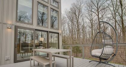 The Cube | HOT TUB + Deck | 15 Private Acres |