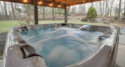 The Cube | HOT TUB + Deck | 15 Private Acres |