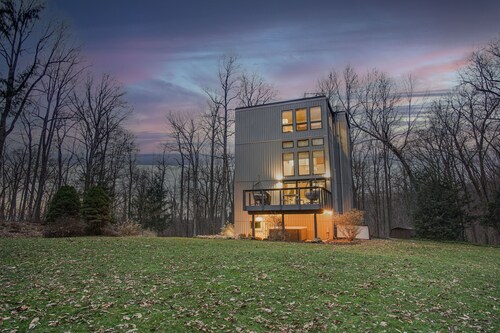 The Cube | HOT TUB + Deck | 15 Private Acres |
