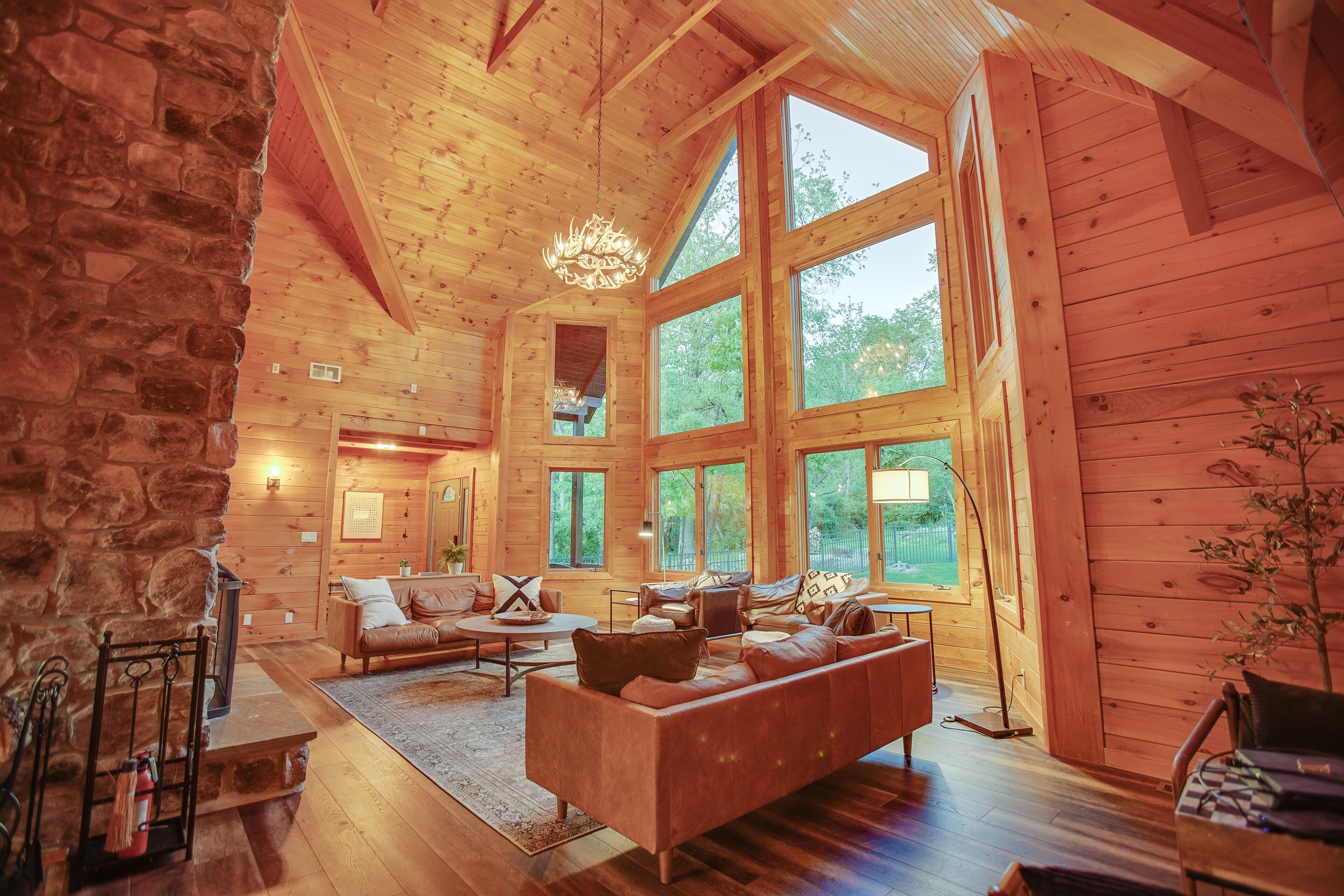 Mountain Top Cabin | HOT TUB + Private Pool!