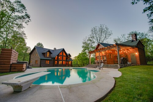 Mountain Top Cabin w/ HOT TUB + Private Pool + Game Room