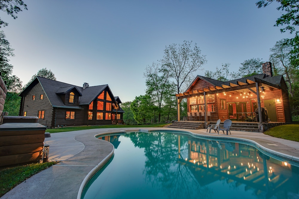 Mountain Top Cabin | HOT TUB + Private Pool!