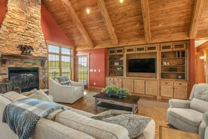 Televisión y chimenea 