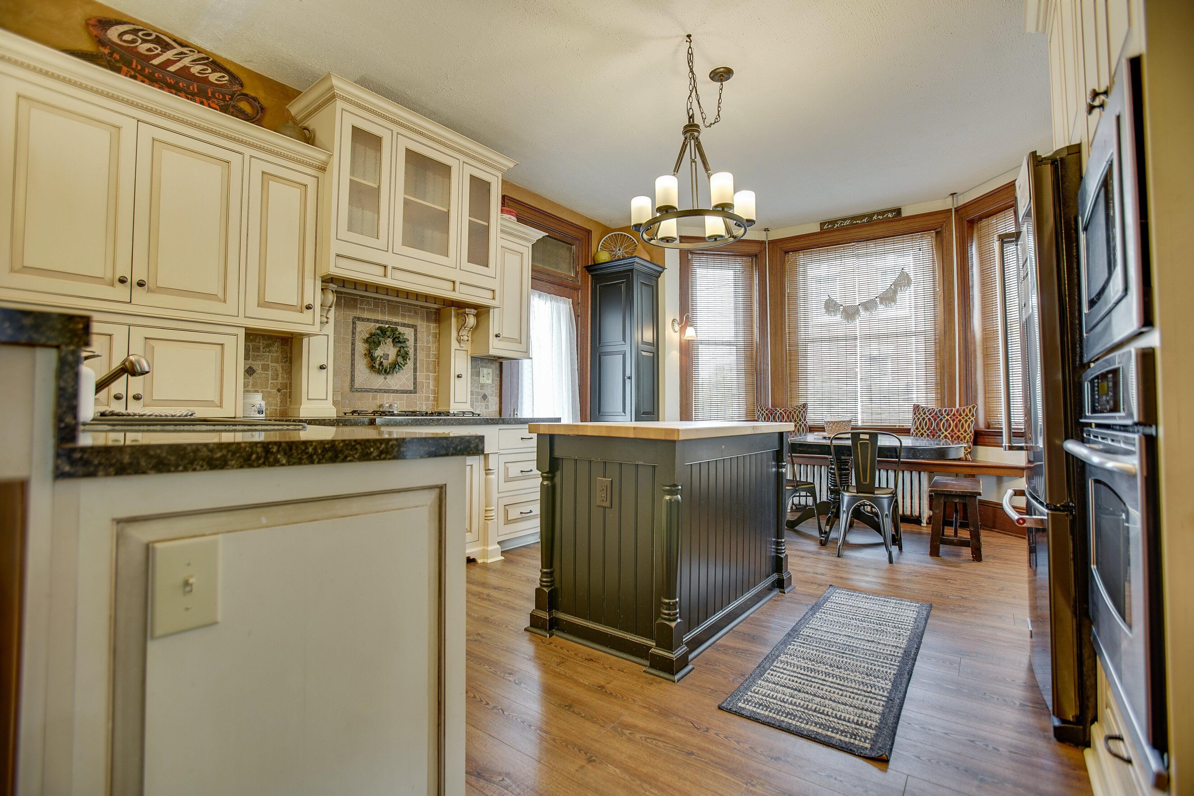 Craftsman on Main | HOT TUB + Game Room on Main Street!