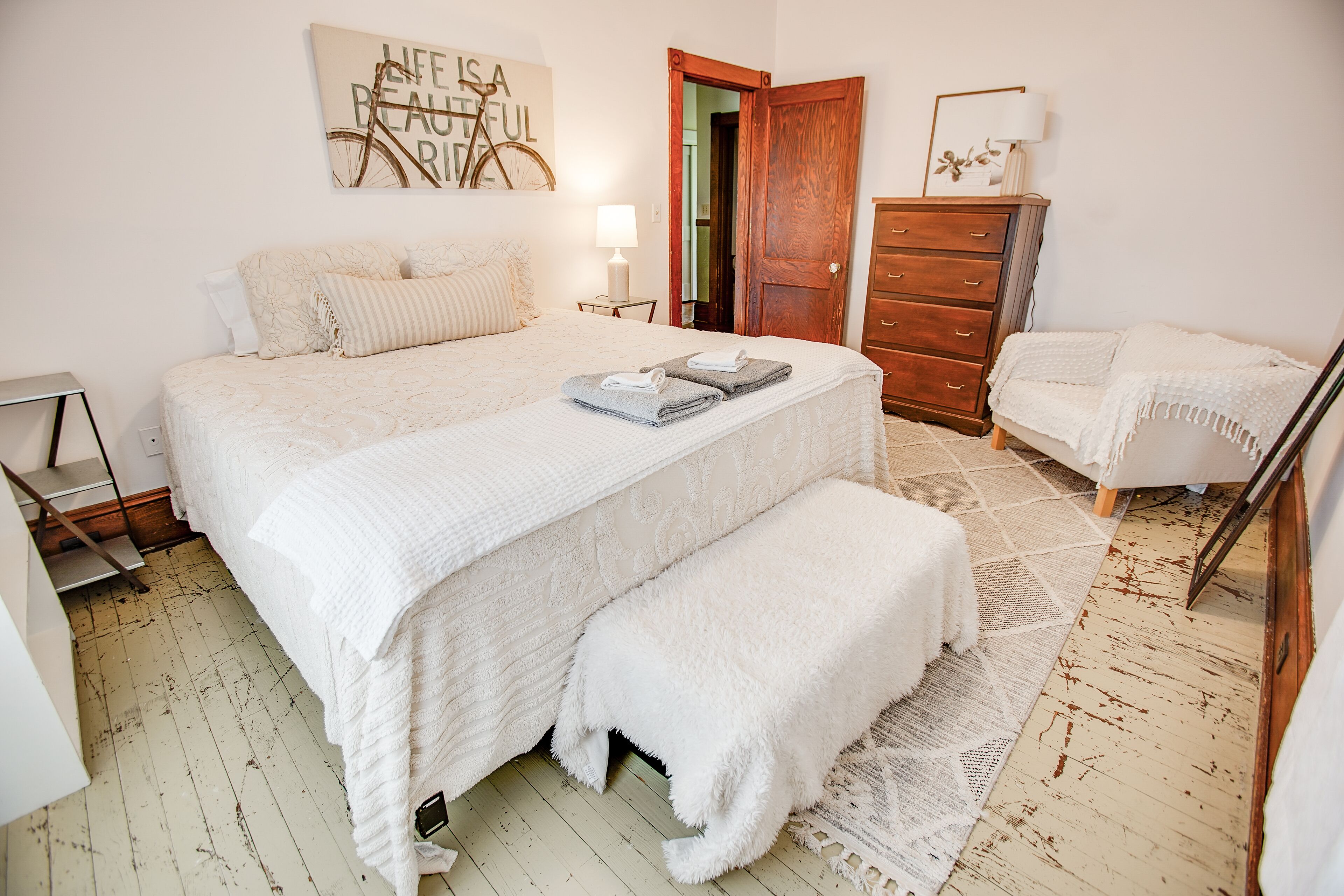 Craftsman on Main | HOT TUB + Game Room on Main Street!