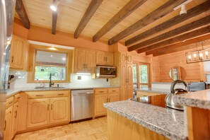 Fridge, microwave, oven, stovetop - Fireside Cabin | HOT TUB, TV + Game Room! (Gaines)
