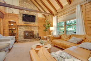 TV, fireplace, table football, ping pong - Fireside Cabin | HOT TUB, TV + Game Room! (Gaines)